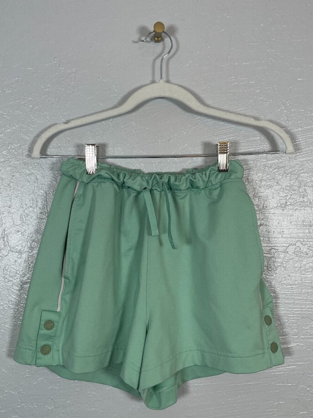 Gymshark Women XS Green Recess Shorts Snaps Pocket Drawstring Athleisure Workout